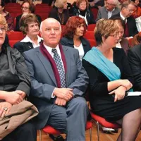  Med občinstvom ni manjkal umetniški vodja SNG Opera in balet Ljubljana Milivoj Šurbek (drugi z leve) 
