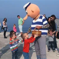 Otroci so se razveselili izolske maskote Bepija 