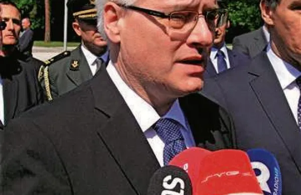 Ivo Josipović je danes dejal, da je treba ugotovili, ali gre za kršitev človekovih pravic ali za profesionalno obnašanje pripadnikov varnostnih služb. Foto: STA.