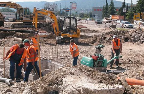 Po propadu slovenskega gradbeništva so mnogi delavci poiskali službo čez mejo, kjer pa se žal soočajo s podobnimi težavami 