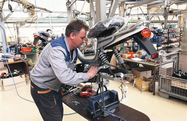 Vseh 60 zaposlenih v družbi Tomos, motoindustrija,  naj bi prezaposlili v okviru Hidrie