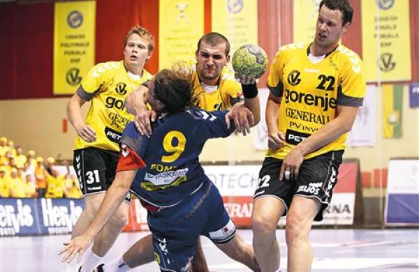Zadnji poraz Velenjčanov (tako grobo so ustavili Deana Bombača)  v prvenstvu 27. maja 2011 je ovekovečil tudi naš fotograf. Bodo padli tudi danes v Bonifiki?