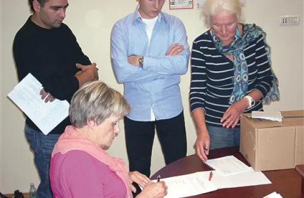 Na fotografiji z leve: Primož Rojc, Ivo Tijan, Sonja Čeligoj Koren s podpredsednico Komisije za mandatna vprašanja, volitve in imenovanja Zoro Anušo Balazs so v četrtek izpeljali težko pričakovane in zamujene volitve bistriških kandidatov v državni svet