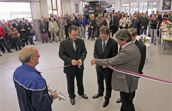 Objekt so odprli (od leve) Miro Klun, Boštjan Klun, Gregor Virant, direktor Avtocentra Špan Ludvik Špan in sežanski župan Davorin Terčon