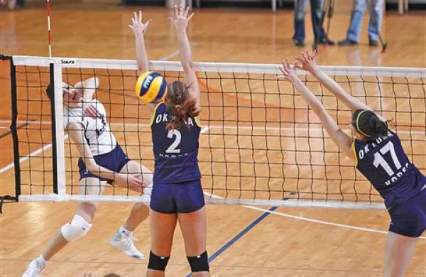 Novogoričanka Katarina Spačal (levo v napadu) je v Hočah za Hit na tekmi s Formisom dosegla kar 21 točk