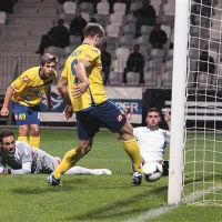 Pučko (št. 49) je tudi  po “sodniško” opazoval, kako je Ivan Brečević izkoristil nesporazum ležečih Simčiča in Matije Široka za 3:0