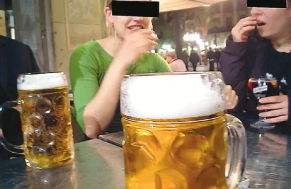 Prepoved popivanj v javnosti sama po sebi ne spodbuja abstinence