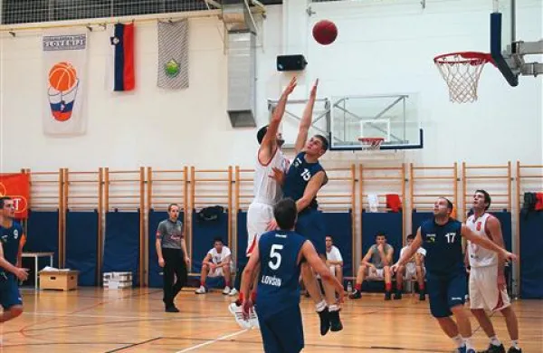 V Ajdovščini sta za zmago domačega Marca nad Velikimi Laščami s  114: 47  (24:16, 27:12, 30:16, 33:3) največ košev dosegla Tadej Sluga  (št. 15, v  skoku) in Borut Grošelj (št. 12, v skoku),  ki sta prispevala 24 oziroma 19 košev.