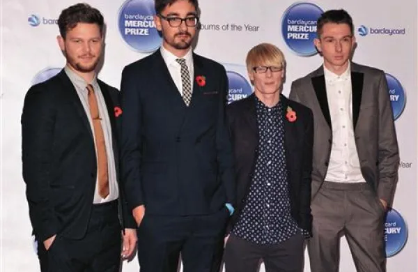 Britanska indie pop zasedba Alt-J je v četrtek za svoj debitantski album An Awesome Wave prejela ugledno britansko glasbeno nagrado mercury