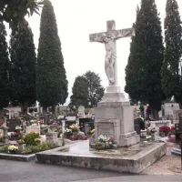 Križani Jezus na grobnici družine Chierego