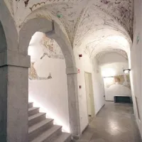 Restavratorji in konservatorji so v Lanthieriju opravili veliko delo, da so izpod plasti ometa  oživili nekdanji sijaj, ocenjujejo pa, da bi lahko bile  nekatere projektantske rešitve bolj domišljene  
