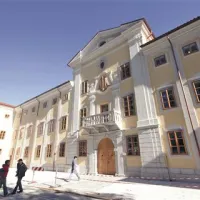 Rezidenčni del Lanthierijeve graščine  po 3,9 milijona evrov vredni prenovi daje novo težo Vipavi