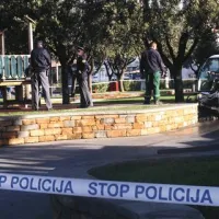 V parku pri tržnici v Kopru je malo po polnoči eksplodiralo. Policisti so na kraju našli mrtvega moškega.