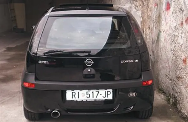 Hrvaški finančni minister Slavko Linić je danes ob predstavitvi sprememb zakona o trošarinah in posebnega davka za motorna vozila napovedal, da se bodo avtomobili s 1. julijem 2013 pocenili