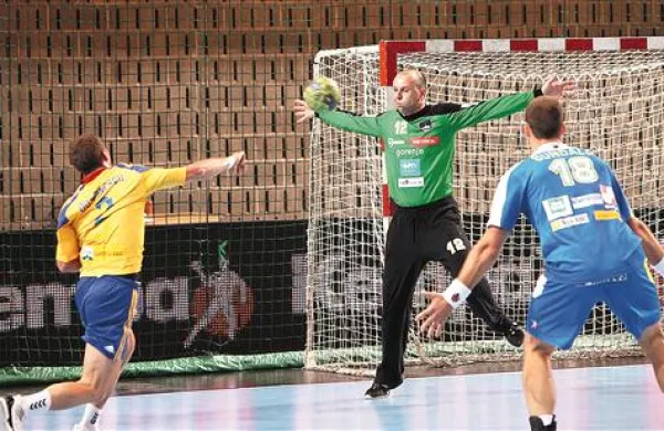 Svoj prispevek je v boju z Belorusijo prispeval  tudi vratar Cimosa Gorazd Škof
