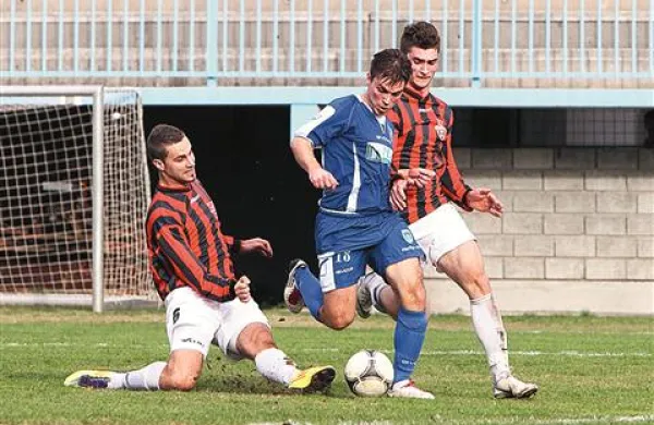 Đoša Lazarević (št 18) je zatresel prečnik in sodeloval v akciji ob izolskem zadetku