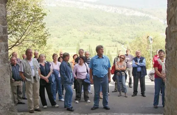 Krvodajalski jubilanti in vitezi krvodajalci na izletu po delčku osrednje Istre