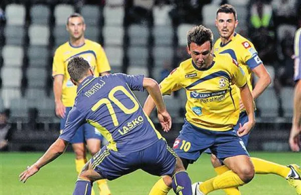 Denis Popović (št. 10) je odločil zmagovalca v Murski Soboti