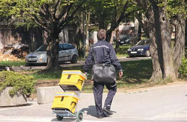 Poplave povzročile tudi težave v poštnem prometu
