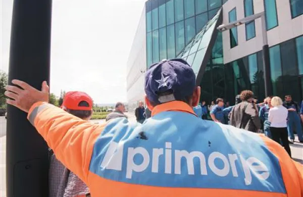 Primorski in notranjski delavci bodo vlado 17. novembra na demonstracijah v Ljubljani opozarjali to, da je treba industriji pomagati do novega vzpona 