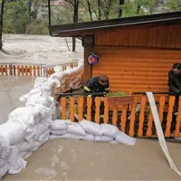 Zaradi obilnih padavin poplavljajo predvsem severnoprimorske reke