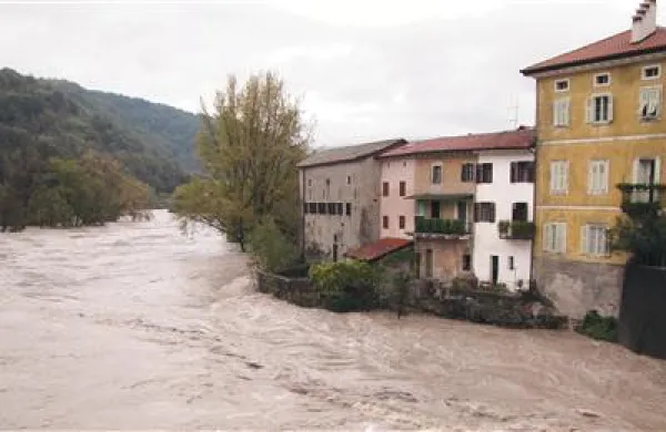 Narasla reka Soča