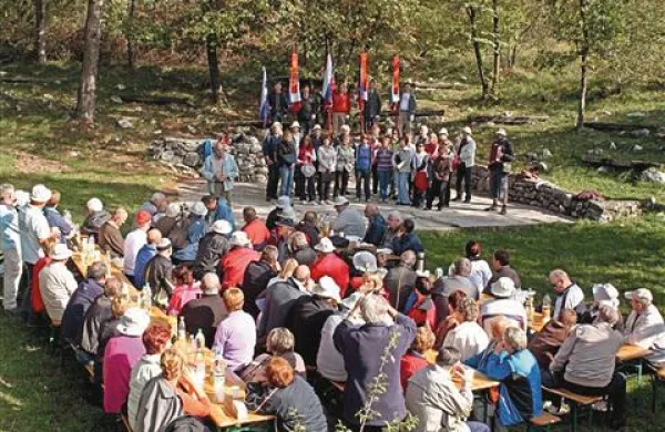  Krajevni organizaciji ZB iz Vrtojbe in Renč sta organizirali že šesti pohod od Mohorinov do Trstelja