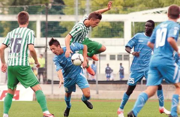 Olimpija (v zeleno-belih dresih) je pred dobrim mesecem slavila v Novi Gorici. Kako bo jutri v Kopru?