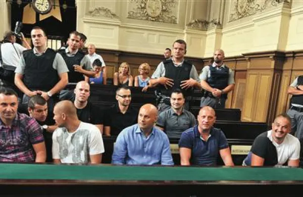 Ljubljansko okrožno sodišče je odpravilo pripor Draganu Tošiću in še štirim obtoženim v zadevi Balkanski bojevnik