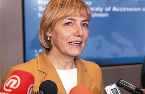 Hrvaška zunanja ministrica Vesna Pusić  meni, da so v ozadju špekulacij o nenaklonjenosti Velike Britanije zgolj notranjepolitične razprtije na Hrvaškem    