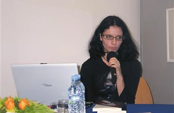 Teja Gale: ”Te ideje pridejo same od sebe. Že od majhnega sem imela veliko domišljije, tako da je literarno potovanje v ta svet še najmanjši problem.”
