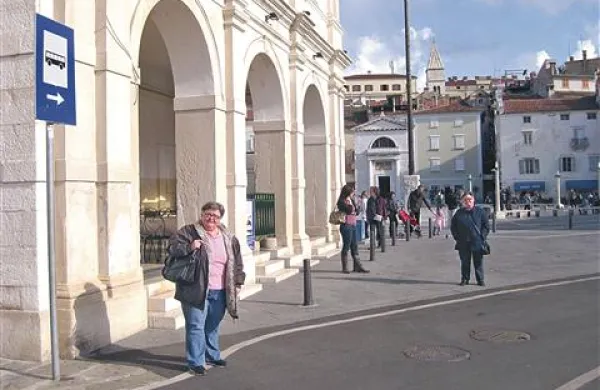 450 podpisov Pirančanov in drugih je očitno zaleglo - V piranski občinski upravi pripravljajo predlog podaljšanja avtobusne linije Piran-Lucija do Tartinijevega trga 