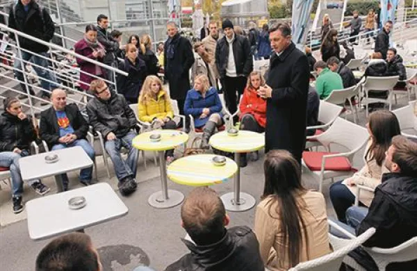 Borut Pahor se je pogovarjal s študenti FDV