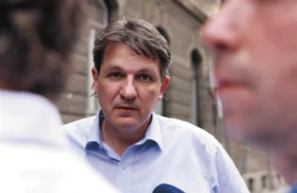 Finančni minister Janez Šušteršič zagotavlja, da plače v zdravstvu bodo
