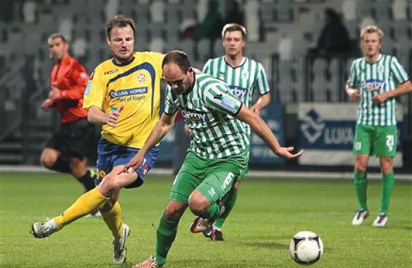 Dragan Čadikovski (levo) stopnjuje svojo formo, skupaj je dosegel pet zadetkov