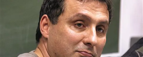 Erik Brecelj: “Denar v zdravstvu netransparentno izginja, ljudje pa zato umirajo.” 