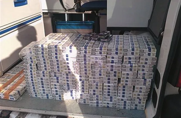 Pri kontroli so policisti v vozilu našli 19.800 cigaret moldavskega izvora