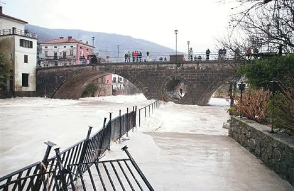 Slovenijo so pred nekaj dnevi prizadele poplave, reke pa že ponovno naraščajo