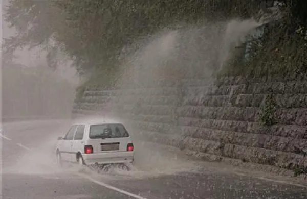 Poplave: razgla&scaron;ena najvi&scaron;ja stopnja ogroženosti
