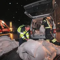 Gasilske sindikaliste so na sestanek, ki je imel na dnevnem redu tudi odpuščanje, povabili po tem, ko so več dni in noči požrtvovalno pomagali poplavljencem 