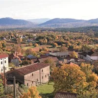 Koliko škode je bilo zaradi neustrezne arhitekture že narejene na Krasu? Arhitekti ugotavljajo, da je potrebno veliko pozornosti posvečati ne samo kraški hiši, temveč tudi nerazpotegnjenosti naselij.   Sreča je, da je kraška krajina razgibana, da se vse škode ne vidi, še menijo.