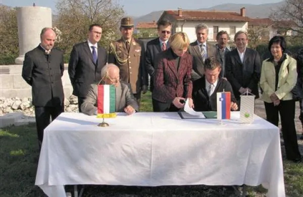 Obnova spomenika Pavlu Rostasu skupaj z Madžari