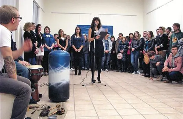 Skupina mladih želi  širši javnosti predstaviti svoje kreativno preživljanje prostega časa  in k temu spodbuditi tudi ostale  mlade