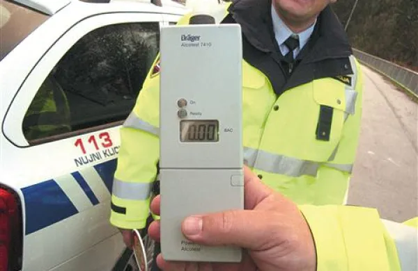 Koprski policisti so v noči na nedeljo odredili 149 alkotestov, velika večina jih je bila negativnih