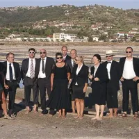 Del članov Foto kluba Portorož, ki so sodelovali pri ustvarjanju skupinskega avtoportreta