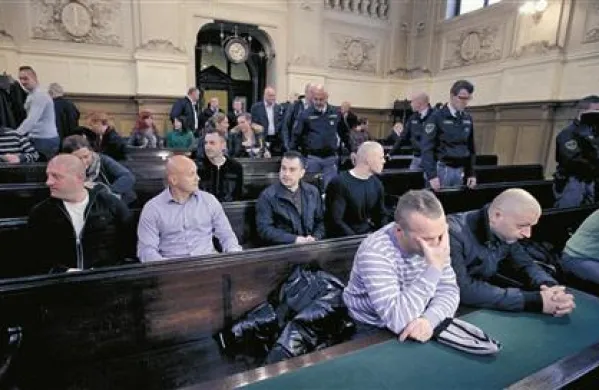 Najvišjo kazen, 19 let in 10 mesecev zapora, tožilstvo zahteva za domnevnega vodjo slovenskega dela hudodelske združbe Dragana Tošića