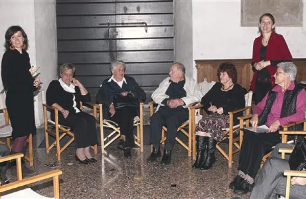 Bivše babice in doktor Kožar z gostiteljicama večera