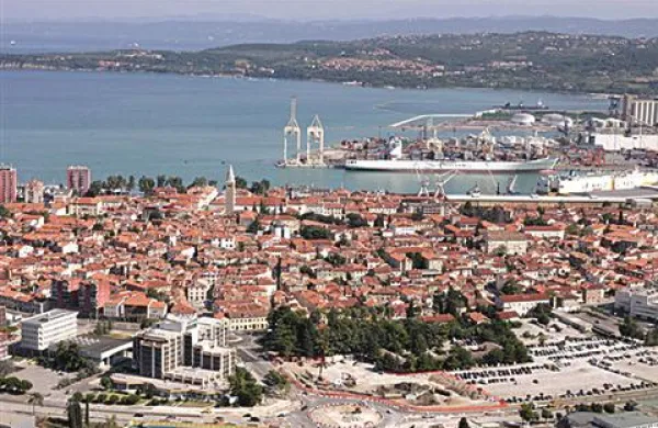 Javni stanovanjski sklad Mestne občine Koper  bo  v četrtek objavil razpis za oddajo v najem približno  35 neprofitnih  stanovanj na različnih lokacijah na območju koprske občine