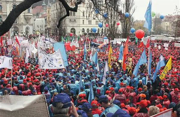 Delavske demonstracije novembra 2009 na Kongresnem trgu v Ljubljani