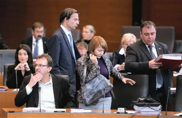 Koalicijski poslanci si po prvem branju predloga zakona o pokojninski reformi morda lahko obetajo podporo opozicije 